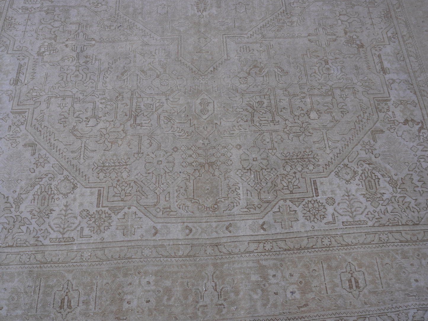 Neutral Oversize Vintage Rug 9x12 ft - sku2018