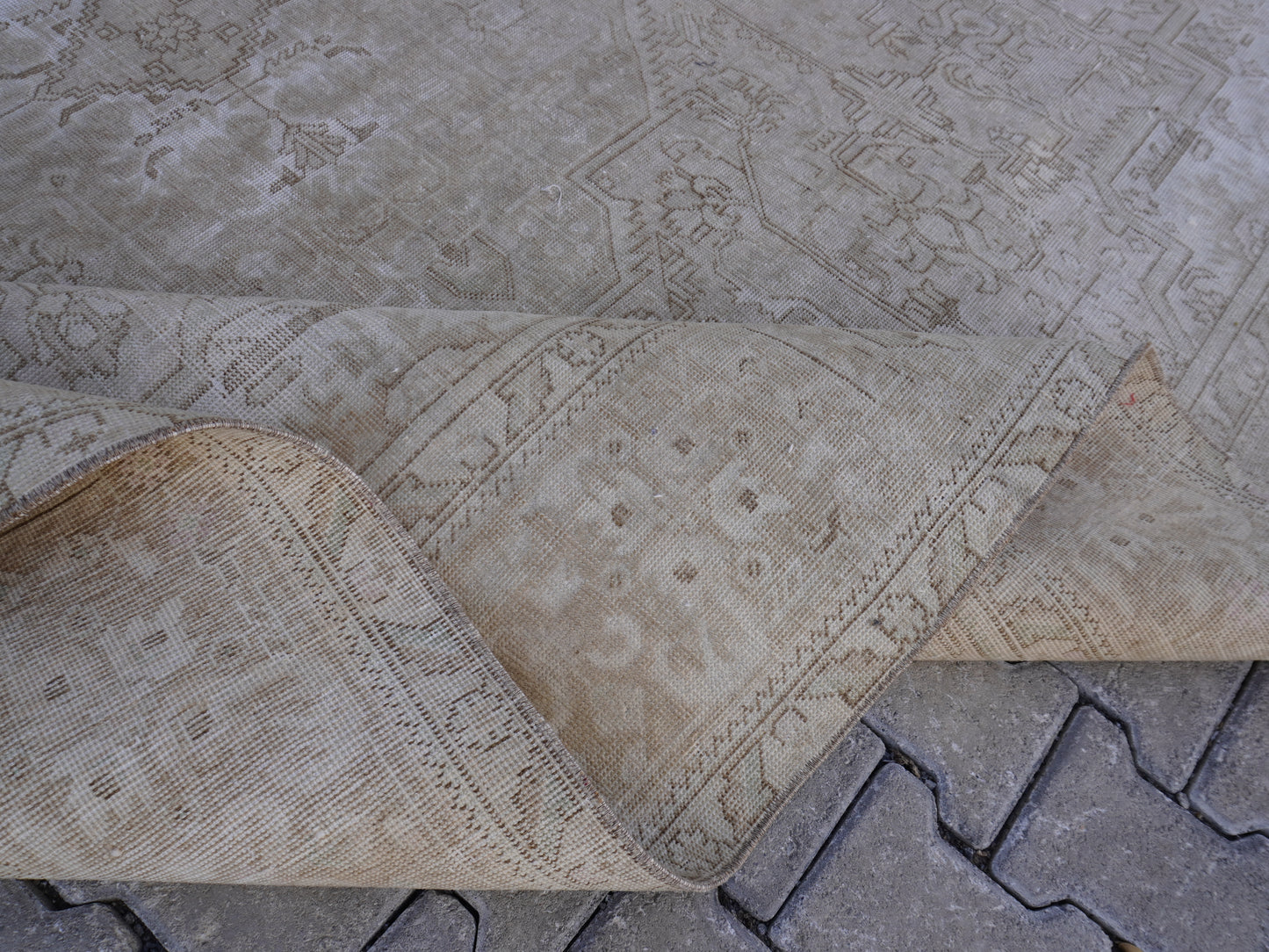 Neutral Oversize Vintage Rug 9x12 ft - sku2018
