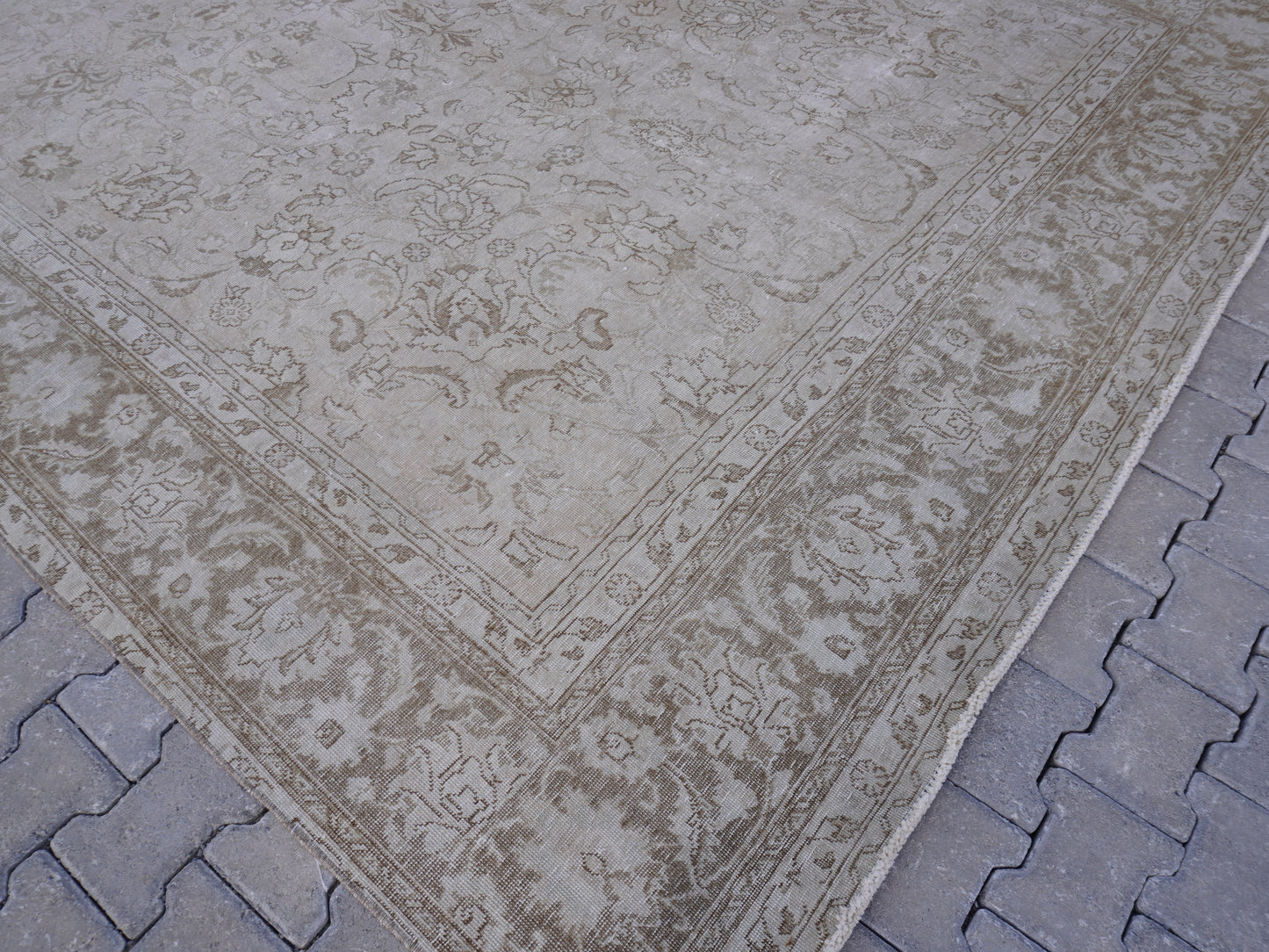Neutral Oversize Vintage Rug 9x12 ft - sku2011