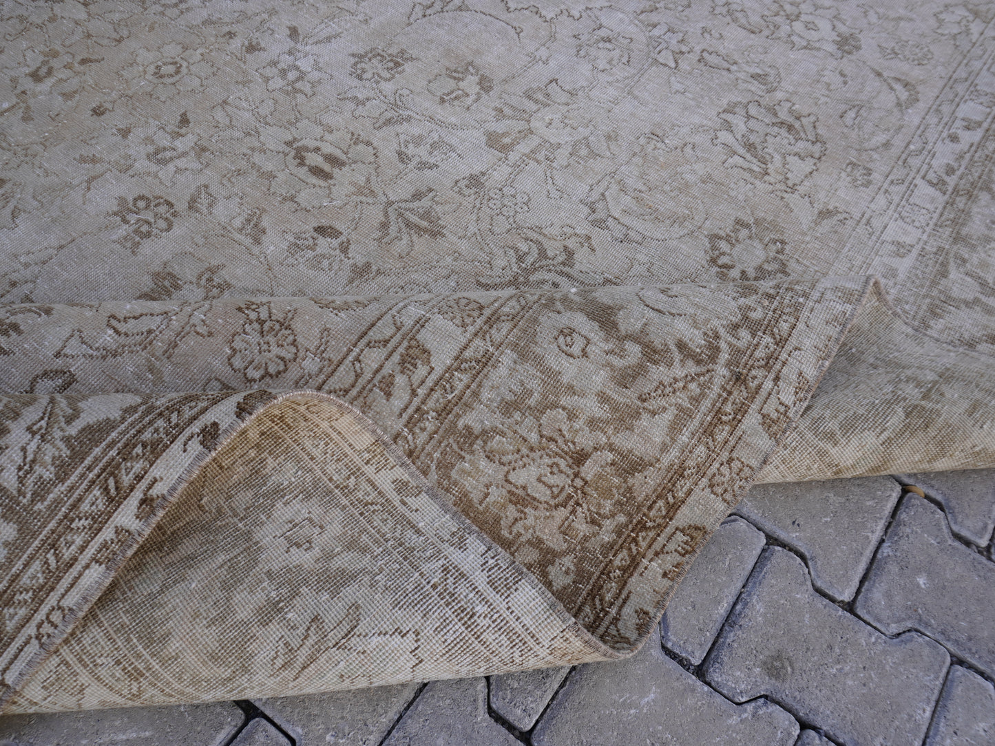 Neutral Oversize Vintage Rug 9x12 ft - sku2011
