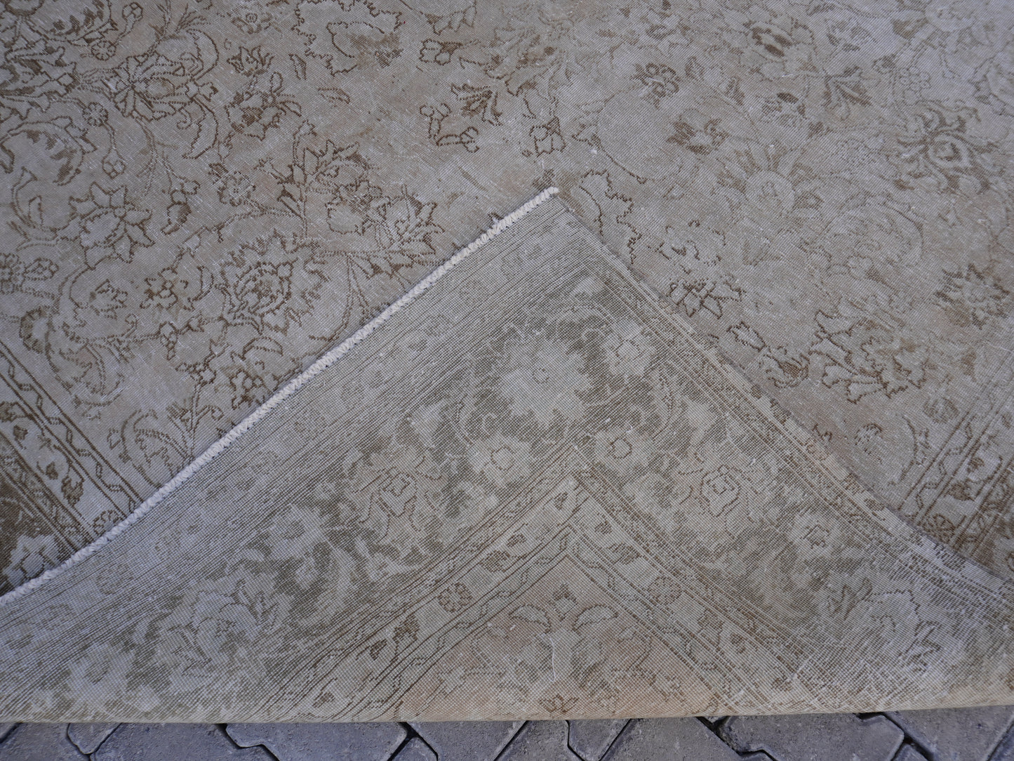 Neutral Oversize Vintage Rug 9x12 ft - sku2011