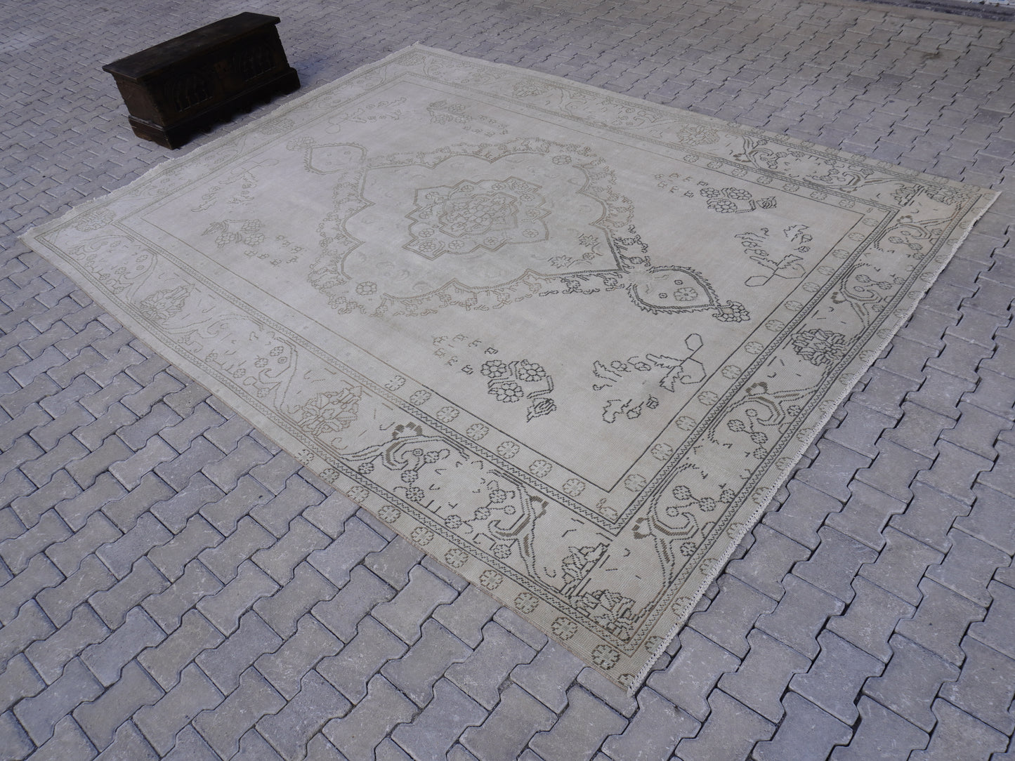 Neutral Vintage Large Rug 9x12 ft - sku2023