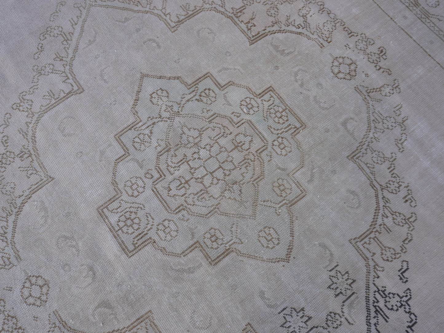 Neutral Vintage Large Rug 9x12 ft - sku2023