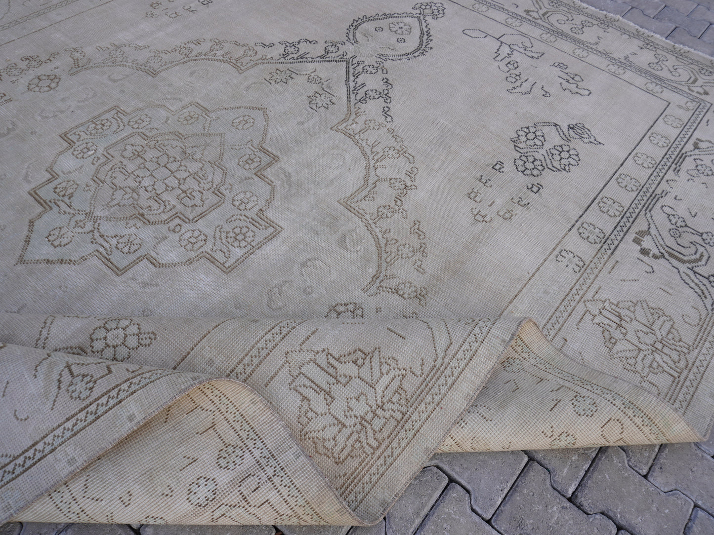 Neutral Vintage Large Rug 9x12 ft - sku2023