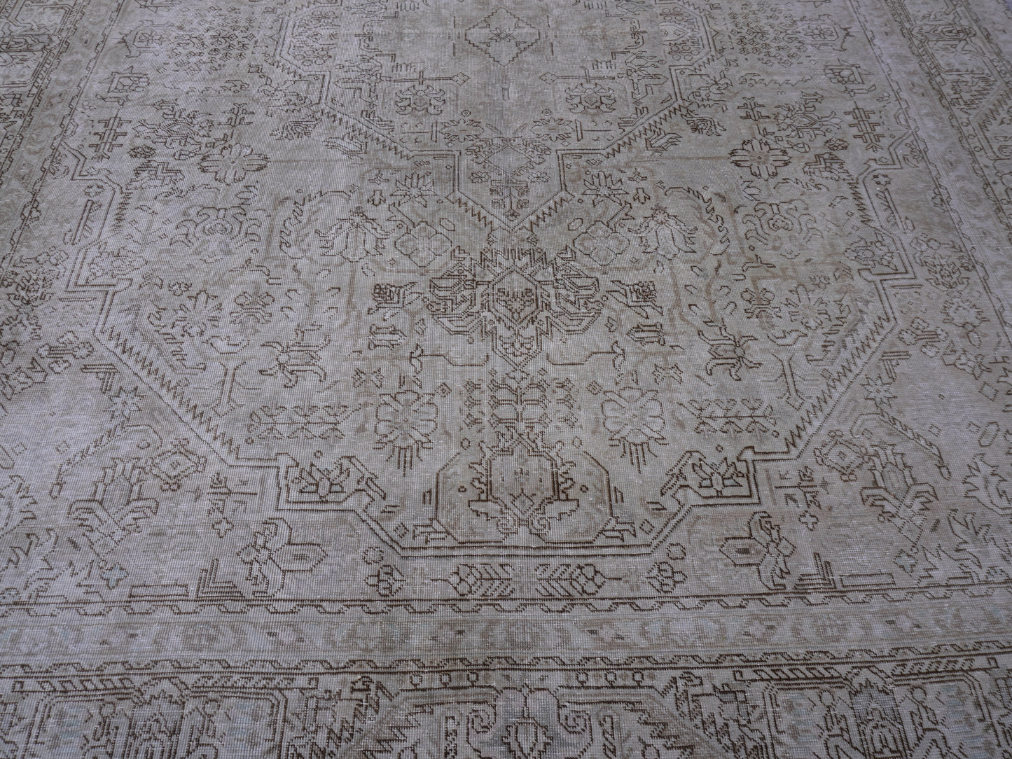 Vintage Oversize Rug 9x12 ft - sku2007
