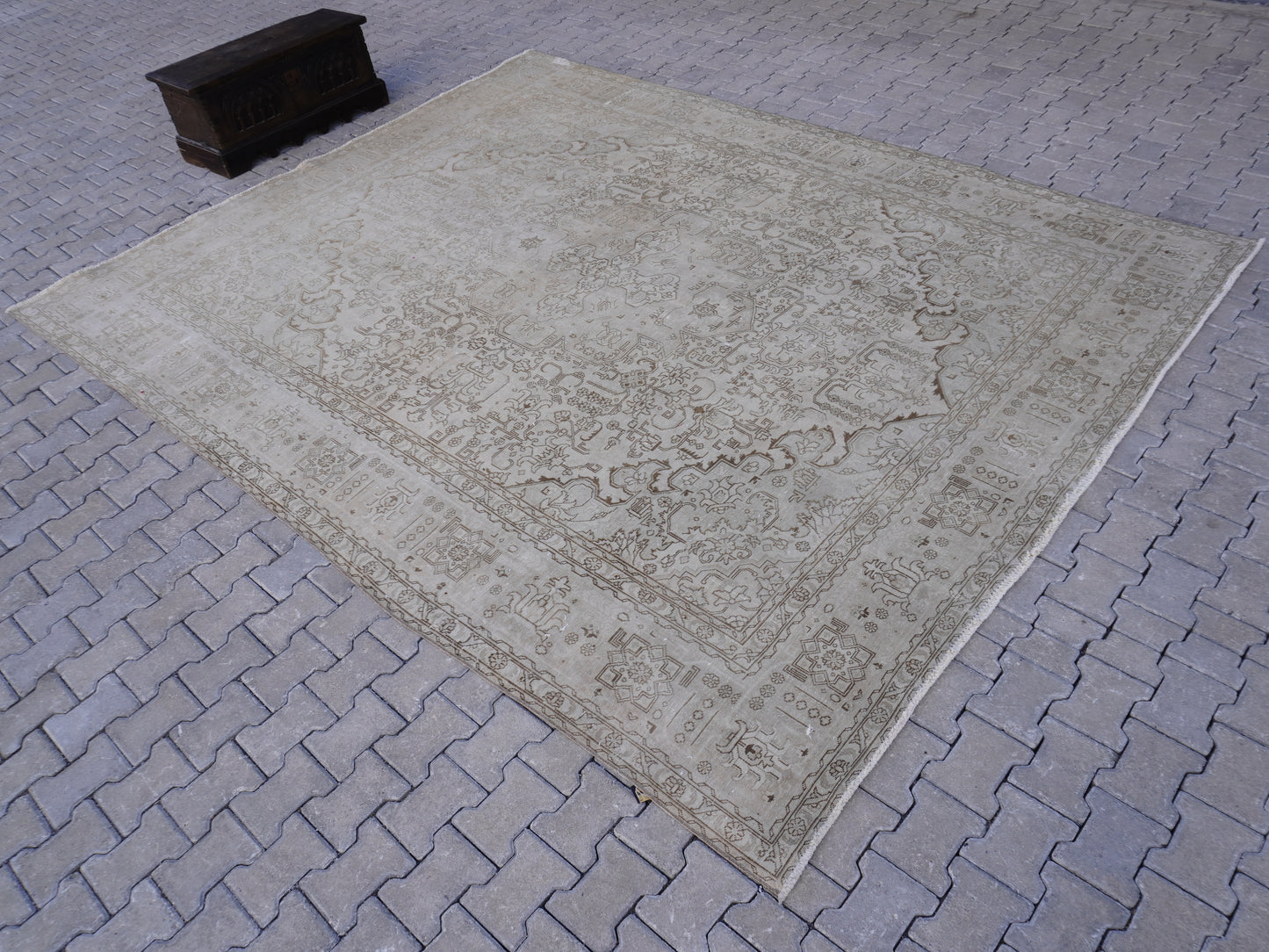 Neutral Vintage Rug 9x12 ft - sku2001