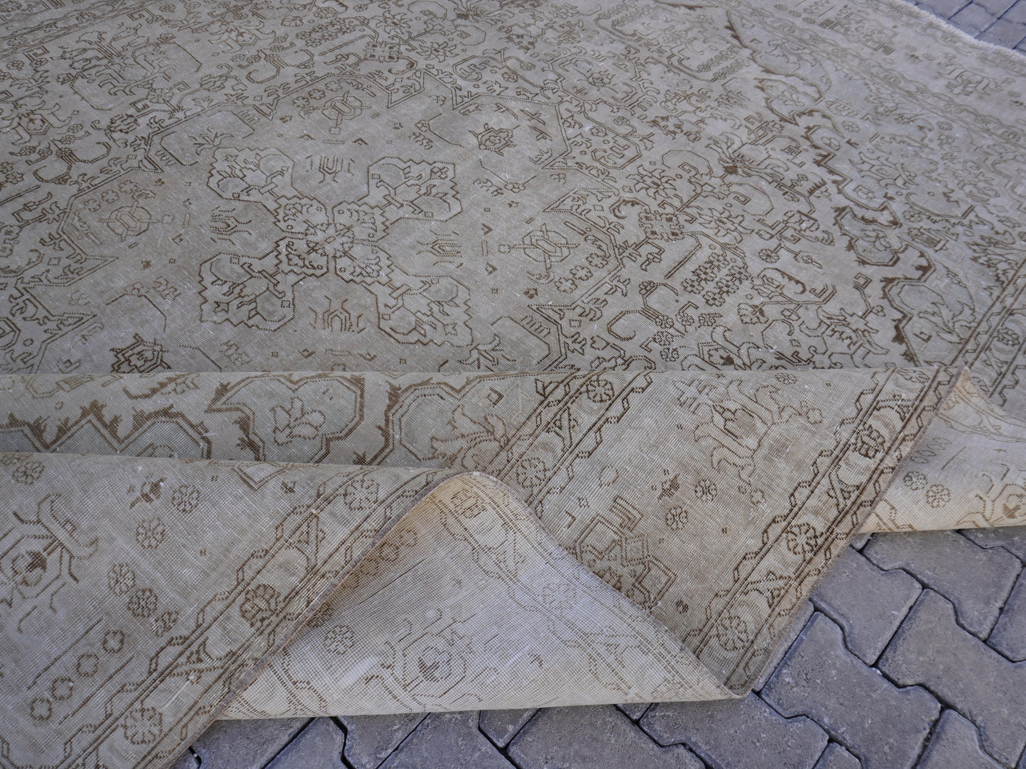 Neutral Vintage Rug 9x12 ft - sku2001