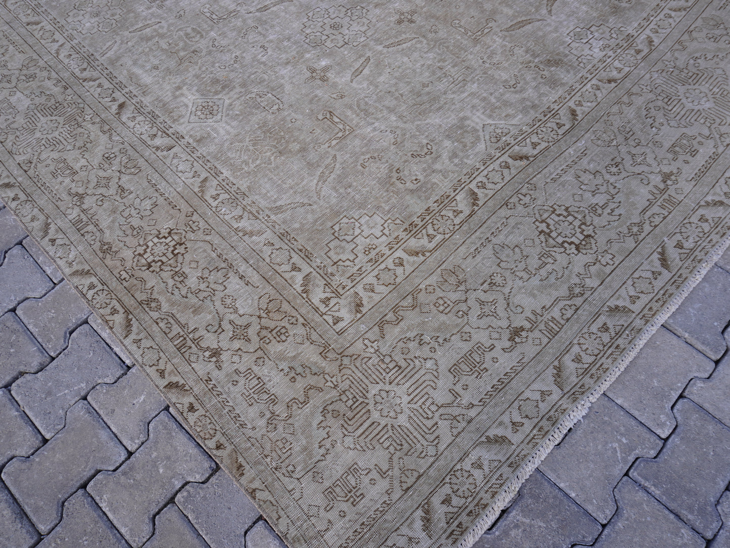 Oversize Neutral Area Rug 9x12 ft - sku2041