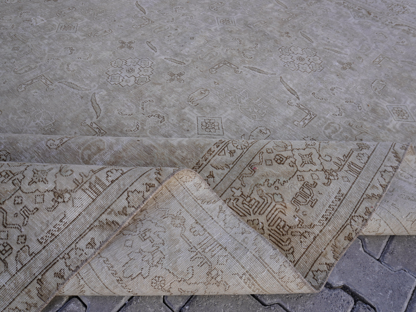 Oversize Neutral Area Rug 9x12 ft - sku2041