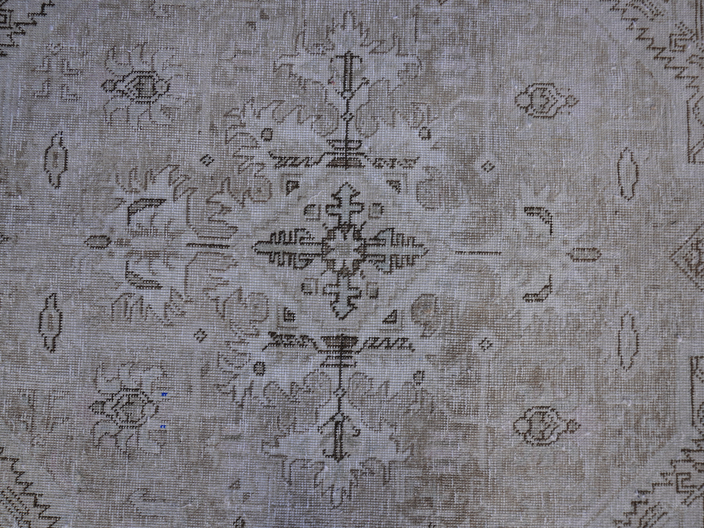 Oversize Neutral Area Rug 9x12 ft - sku2005