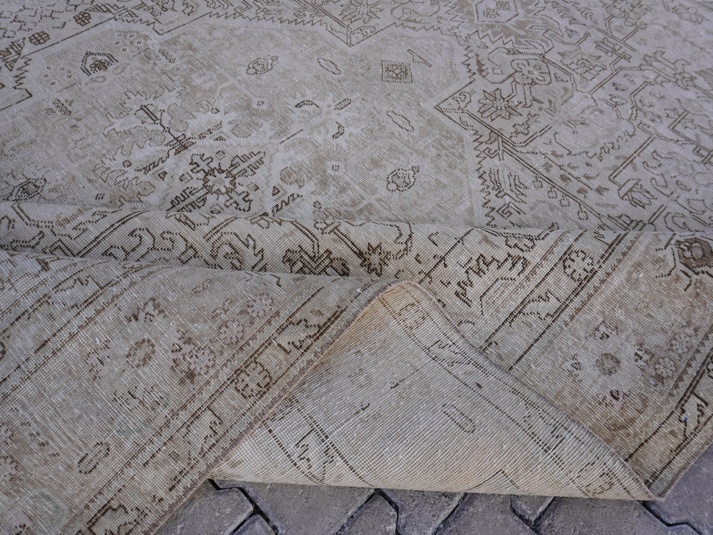 Oversize Neutral Area Rug 9x12 ft - sku2005