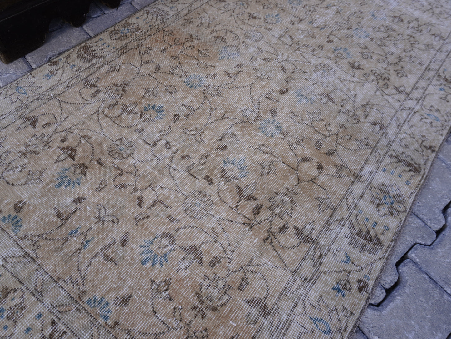Neutral Small Rug 4x7 ft - sku 972