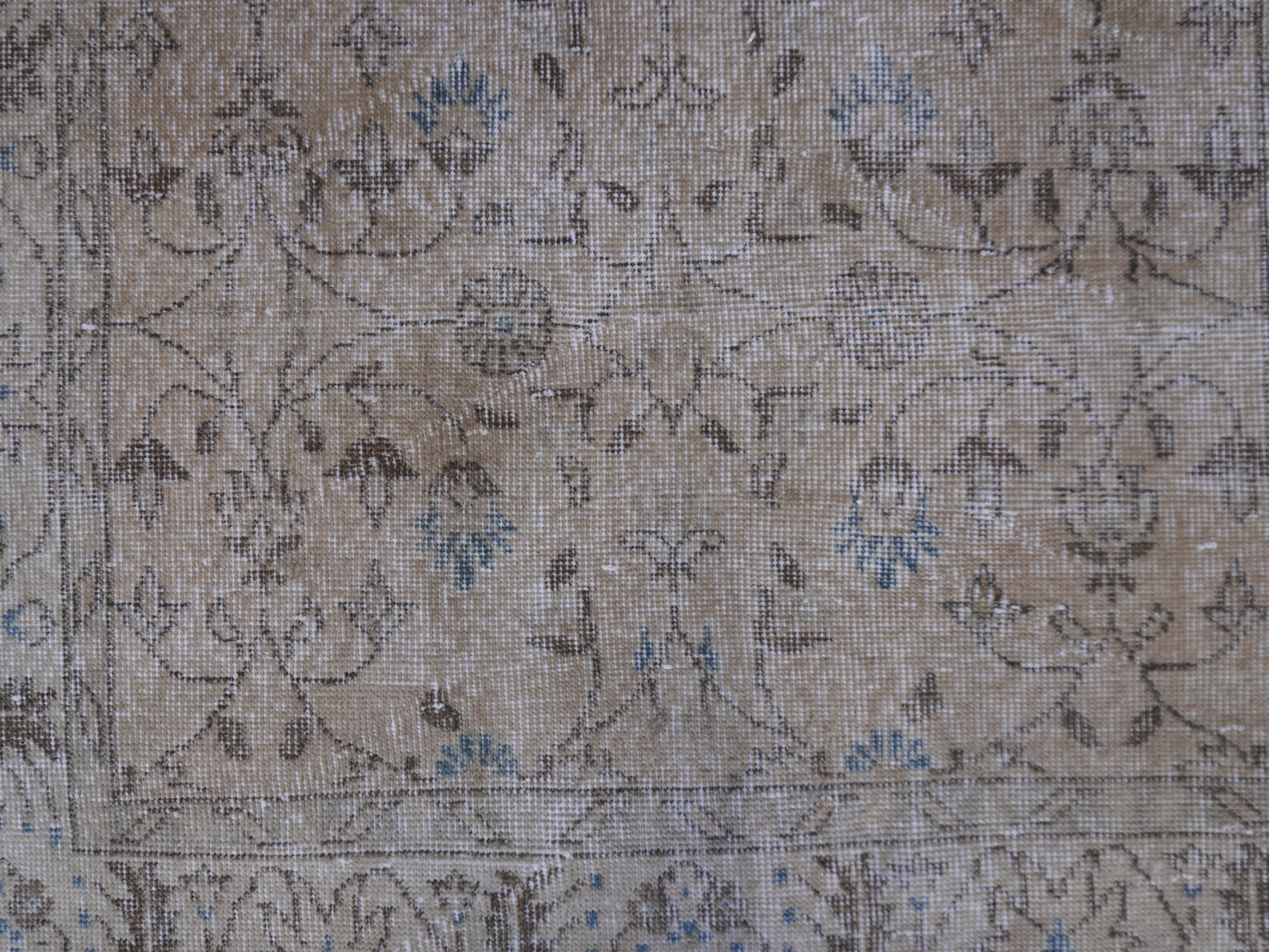 Neutral Small Rug 4x7 ft - sku 972