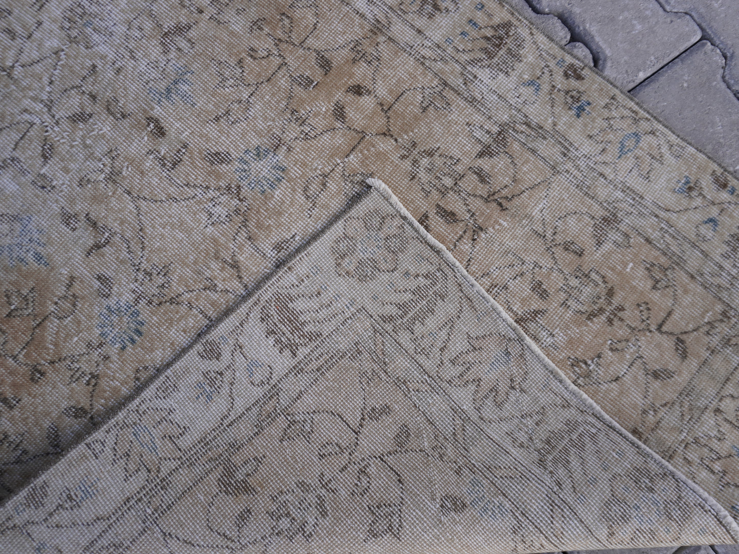 Neutral Small Rug 4x7 ft - sku 972