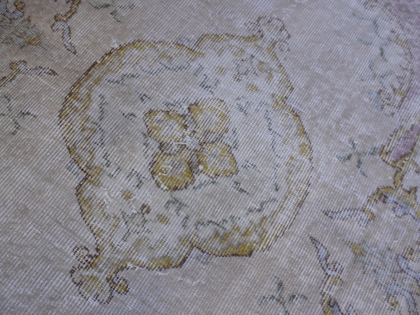 Neutral Small Rug 4x7 ft - sku 993