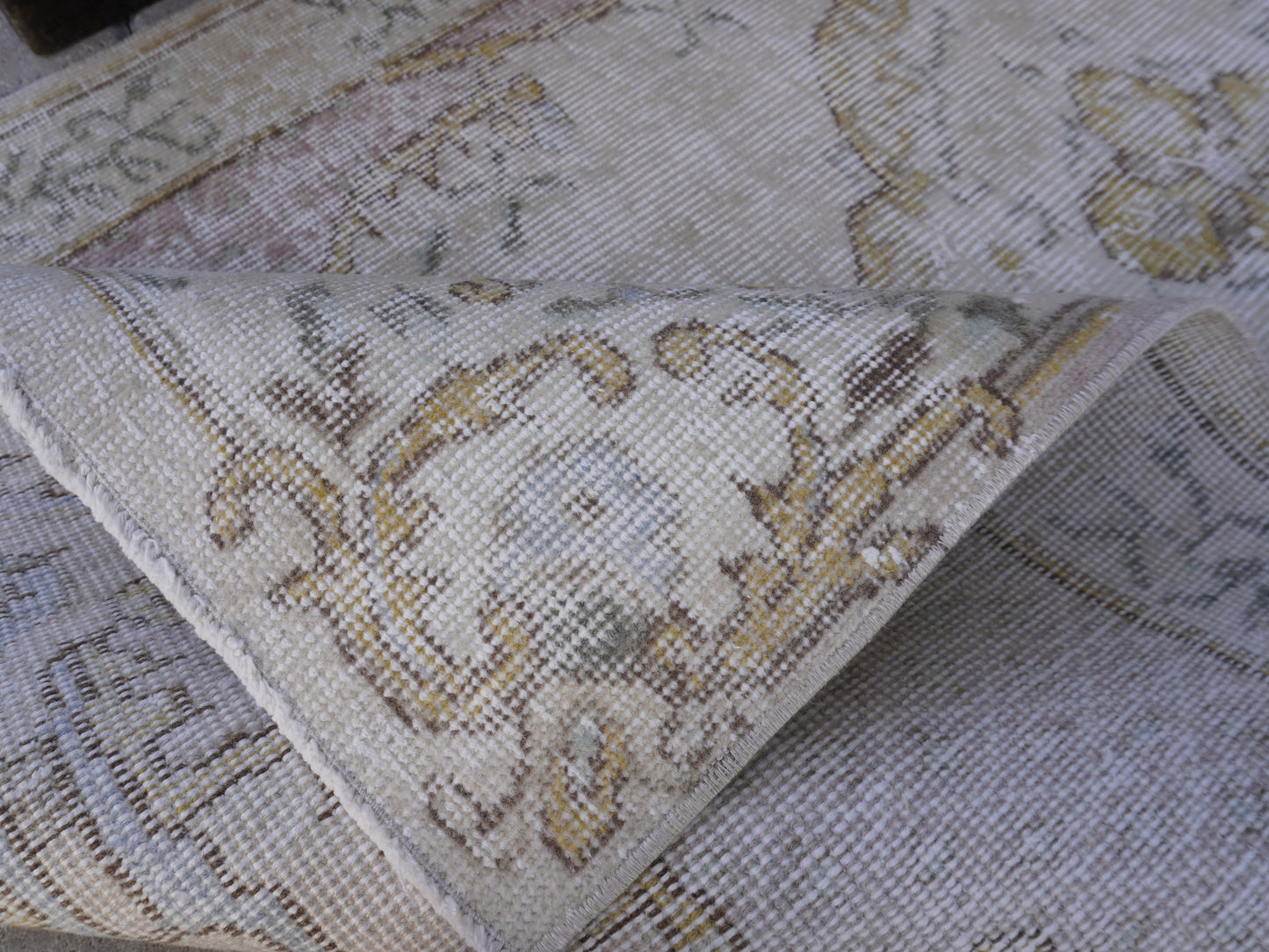 Neutral Small Rug 4x7 ft - sku 993