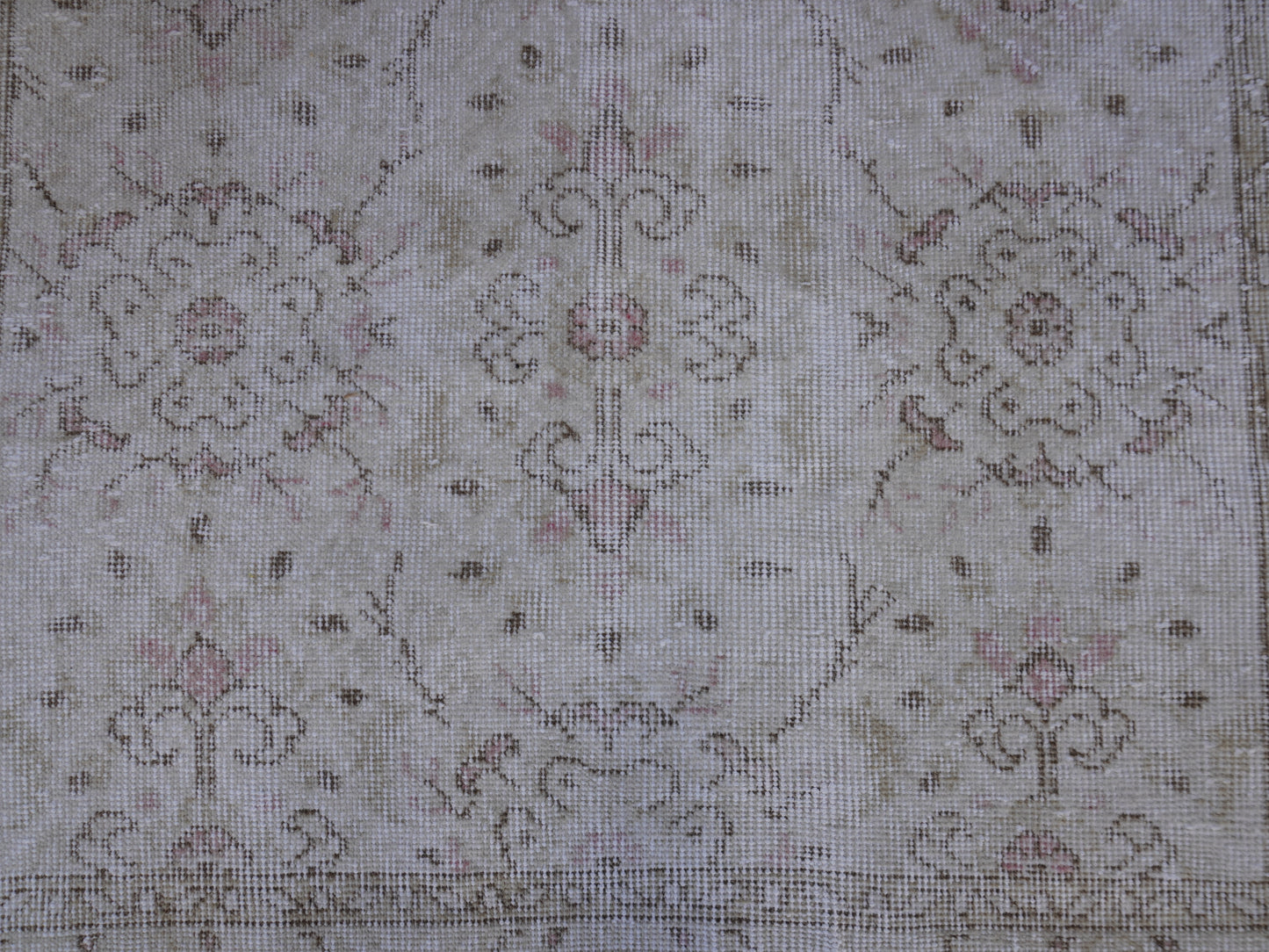 Neutral Small Rug 4x7 ft - sku 1158