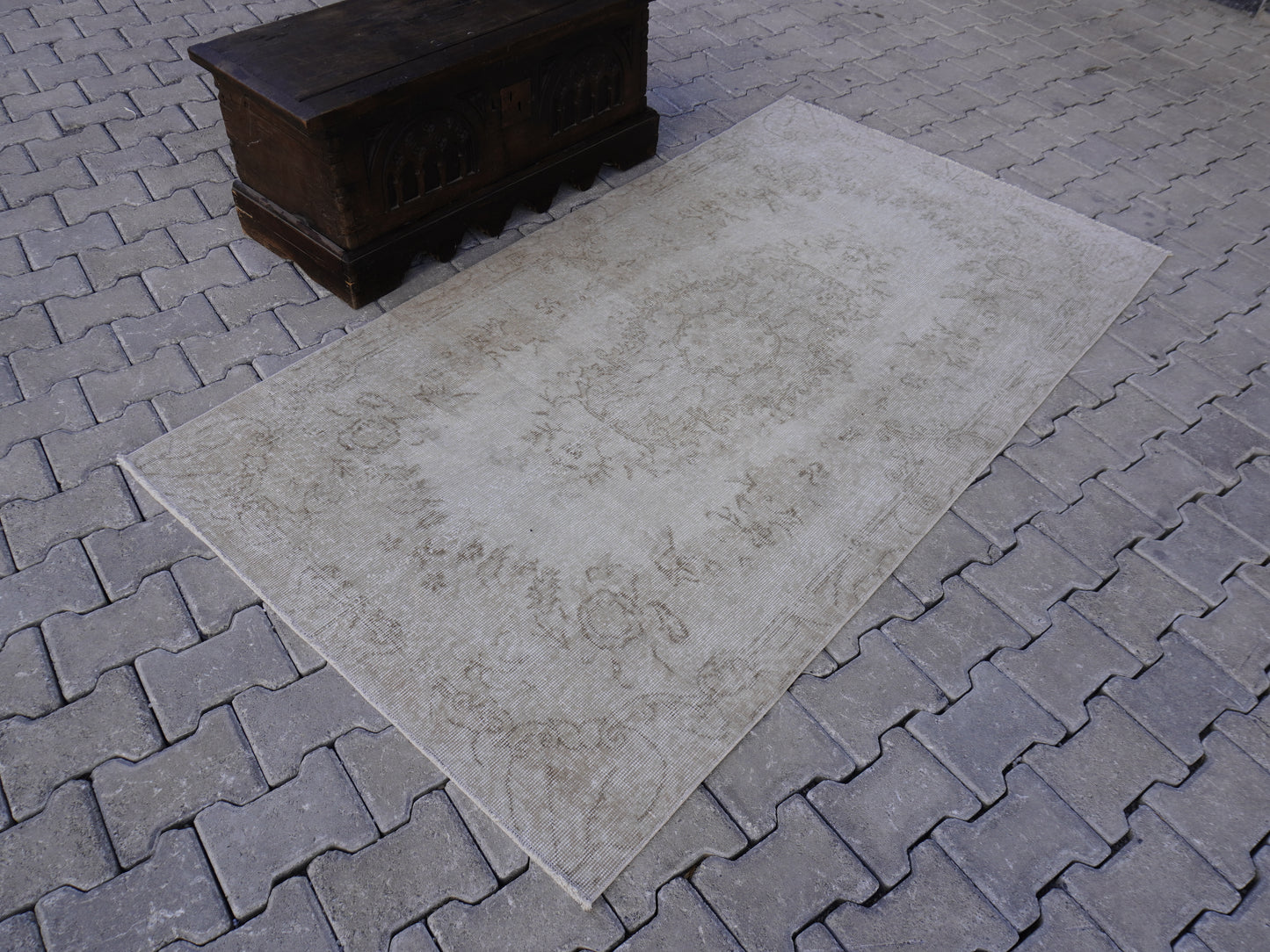 Neutral Small Rug 4x7 ft - sku 1169