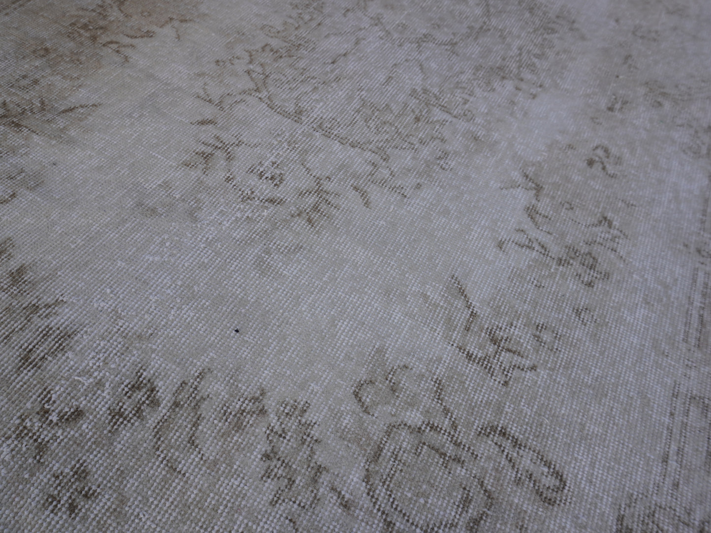 Neutral Small Rug 4x7 ft - sku 1169