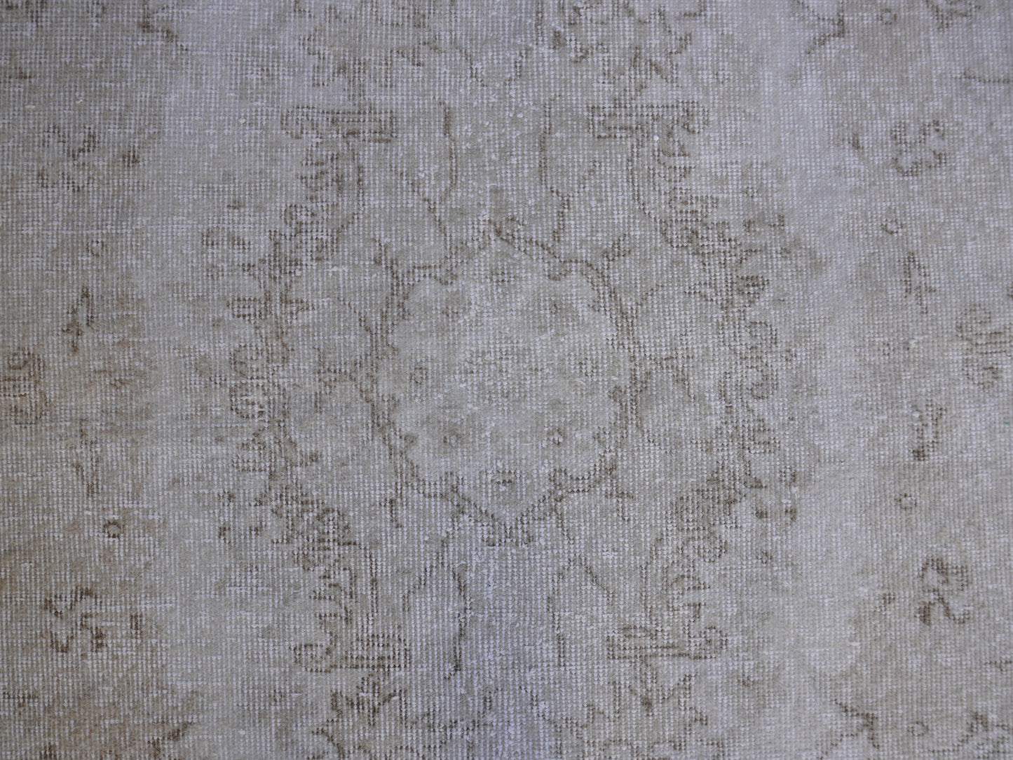 Neutral Small Rug 4x7 ft - sku 1169