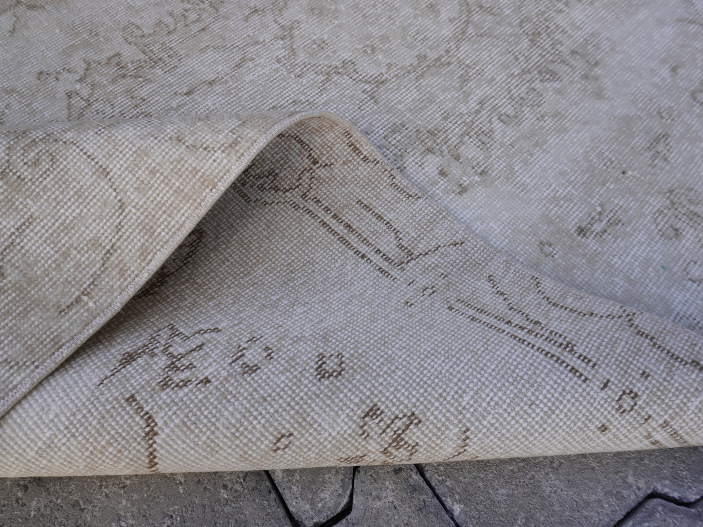 Neutral Small Rug 4x7 ft - sku 1169