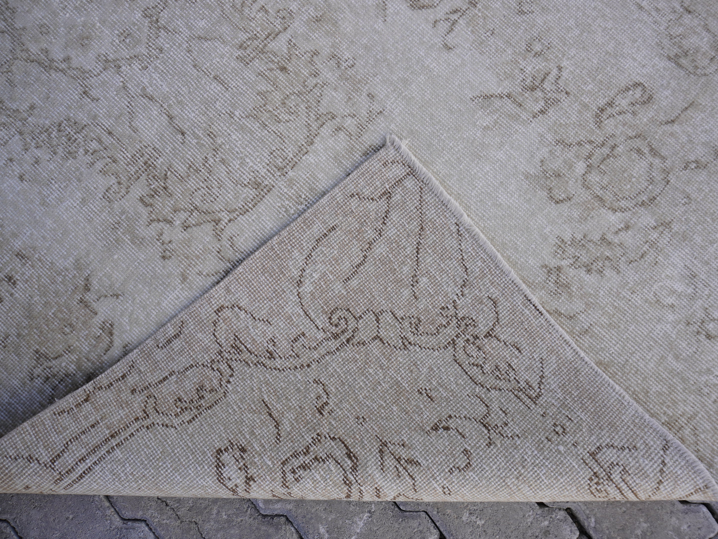 Neutral Small Rug 4x7 ft - sku 1169