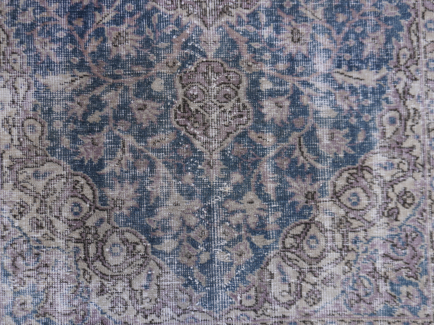Neutral Small Rug 4x7 ft - sku 1163