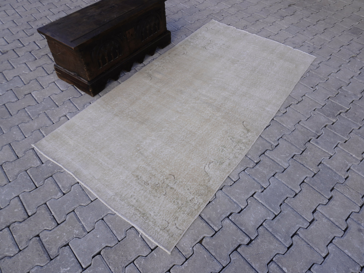 Neutral Small Rug 4x7 ft - sku 1004
