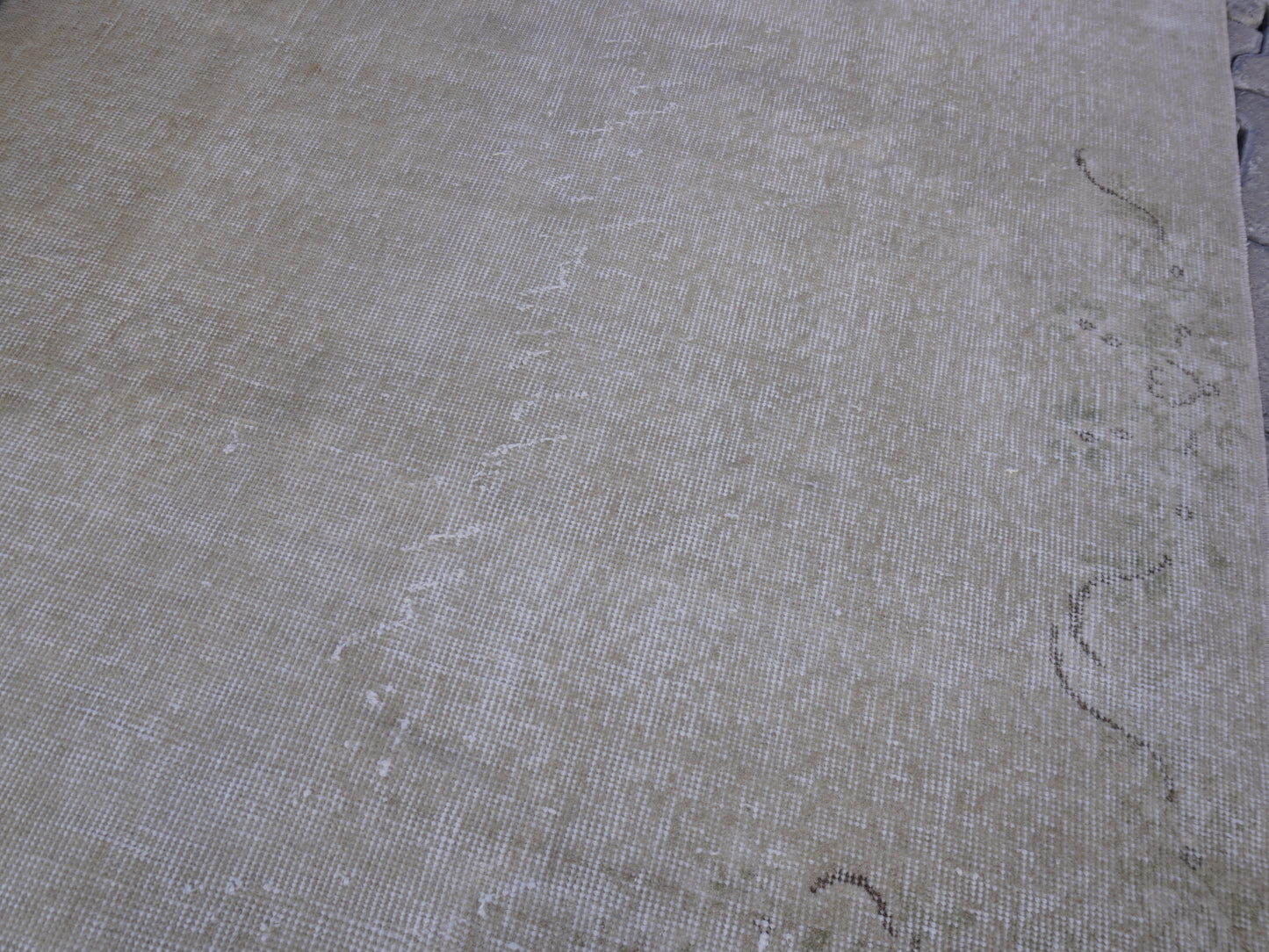 Neutral Small Rug 4x7 ft - sku 1004
