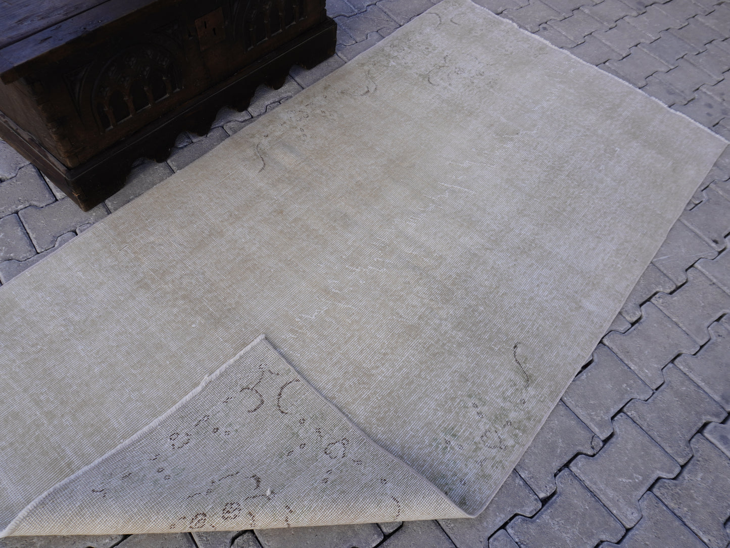 Neutral Small Rug 4x7 ft - sku 1004