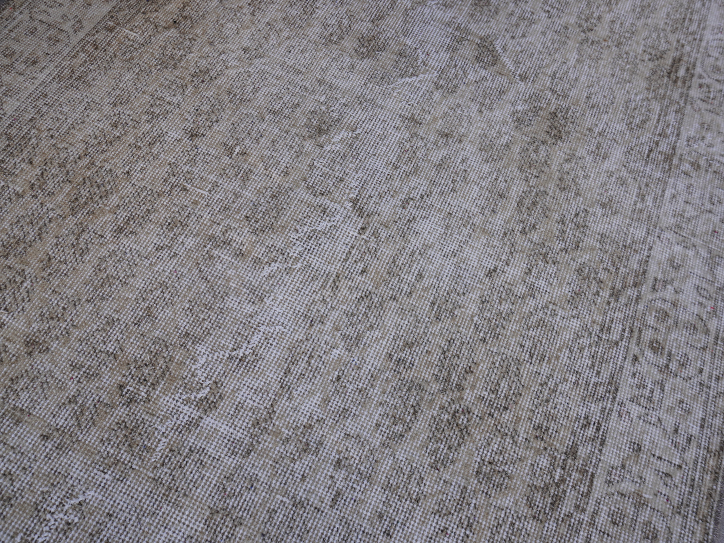 Neutral Small Rug 4x7 ft - sku 976