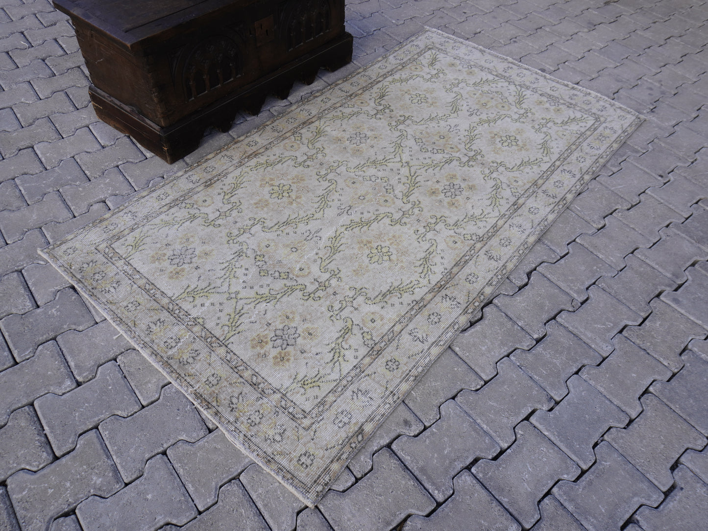 Neutral Small Rug 4x7 ft - sku 1009