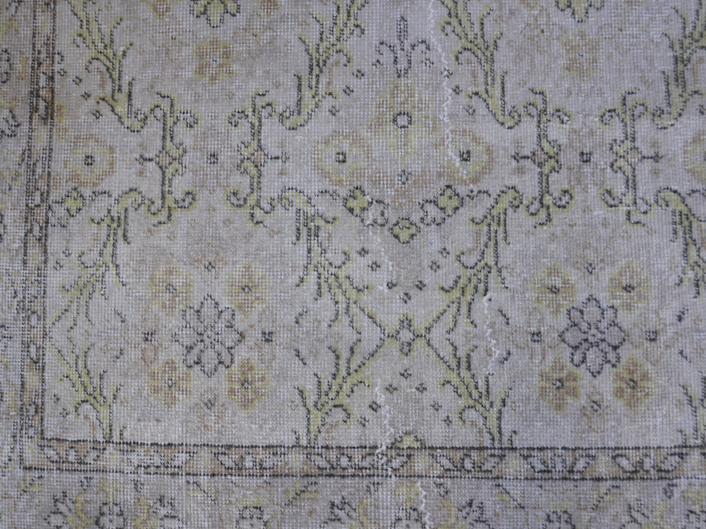 Neutral Small Rug 4x7 ft - sku 1009