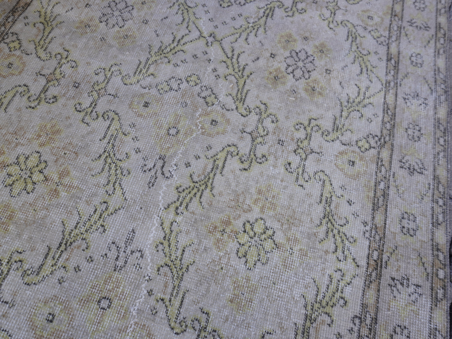 Neutral Small Rug 4x7 ft - sku 1009