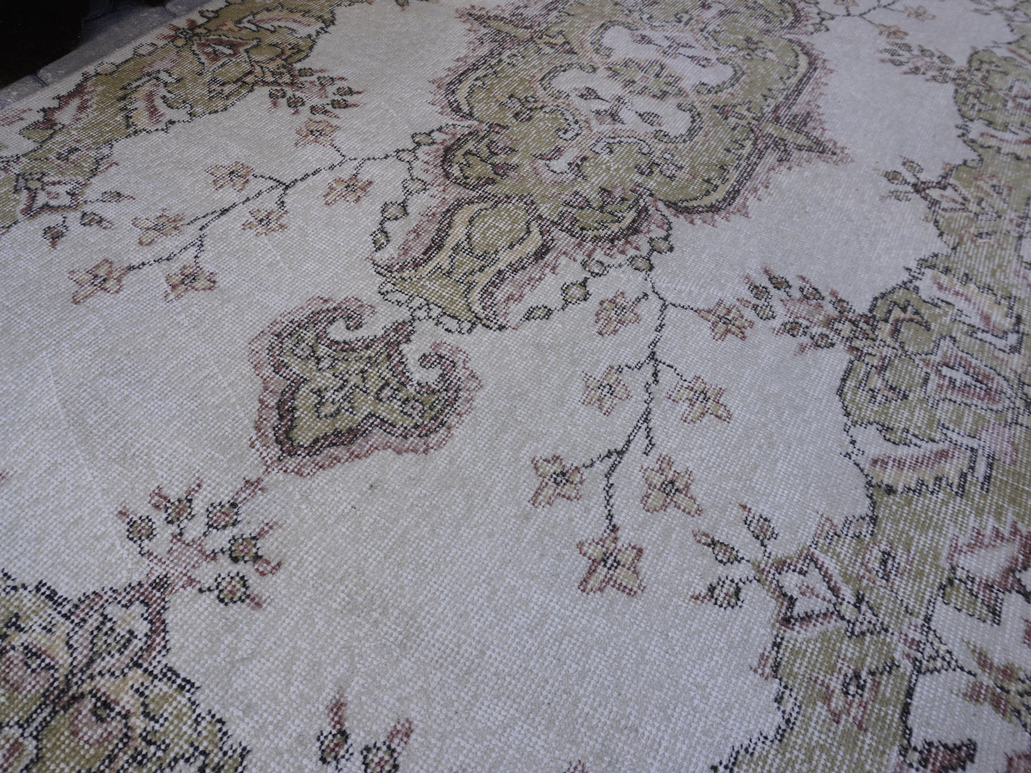 Neutral Small Rug 4x7 ft - sku 1519
