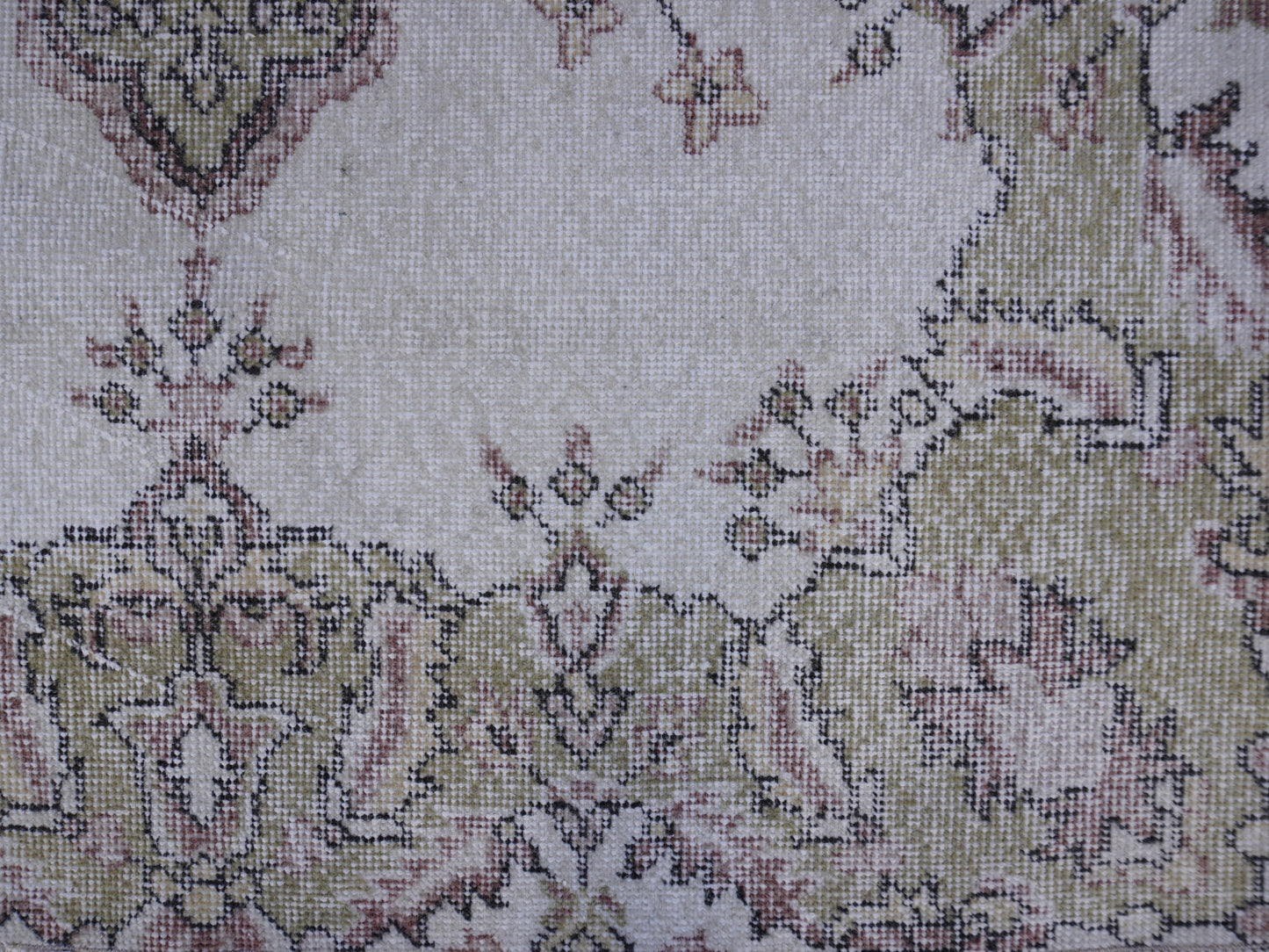 Neutral Small Rug 4x7 ft - sku 1519