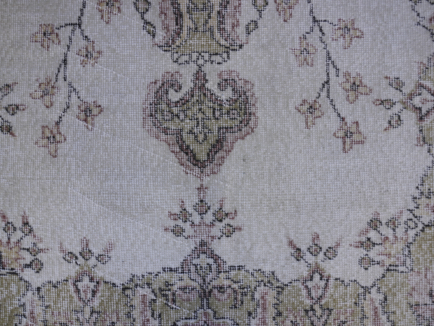 Neutral Small Rug 4x7 ft - sku 1519