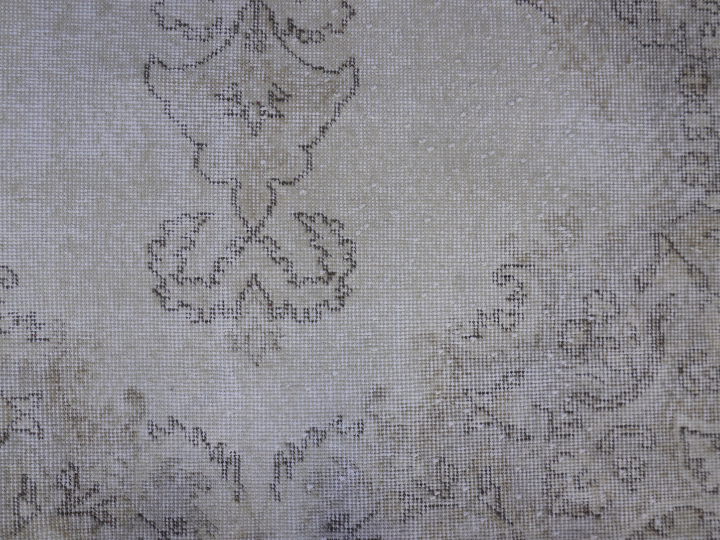Neutral Small Rug 4x7 ft - sku 985