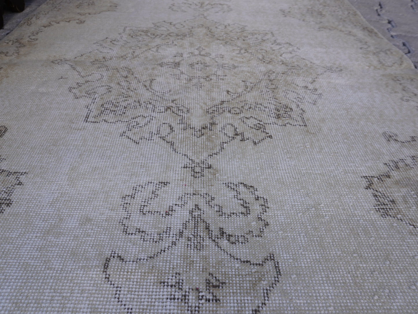 Neutral Small Rug 4x7 ft - sku 985