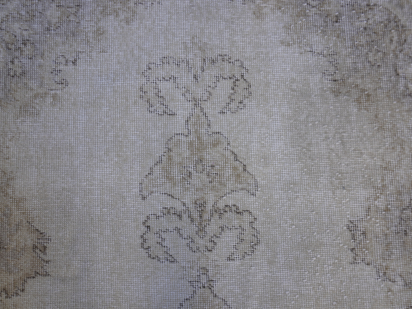 Neutral Small Rug 4x7 ft - sku 985