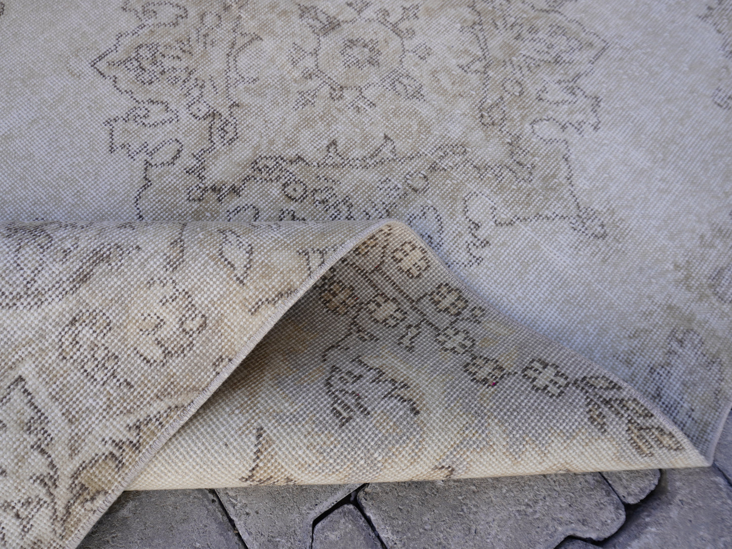 Neutral Small Rug 4x7 ft - sku 985