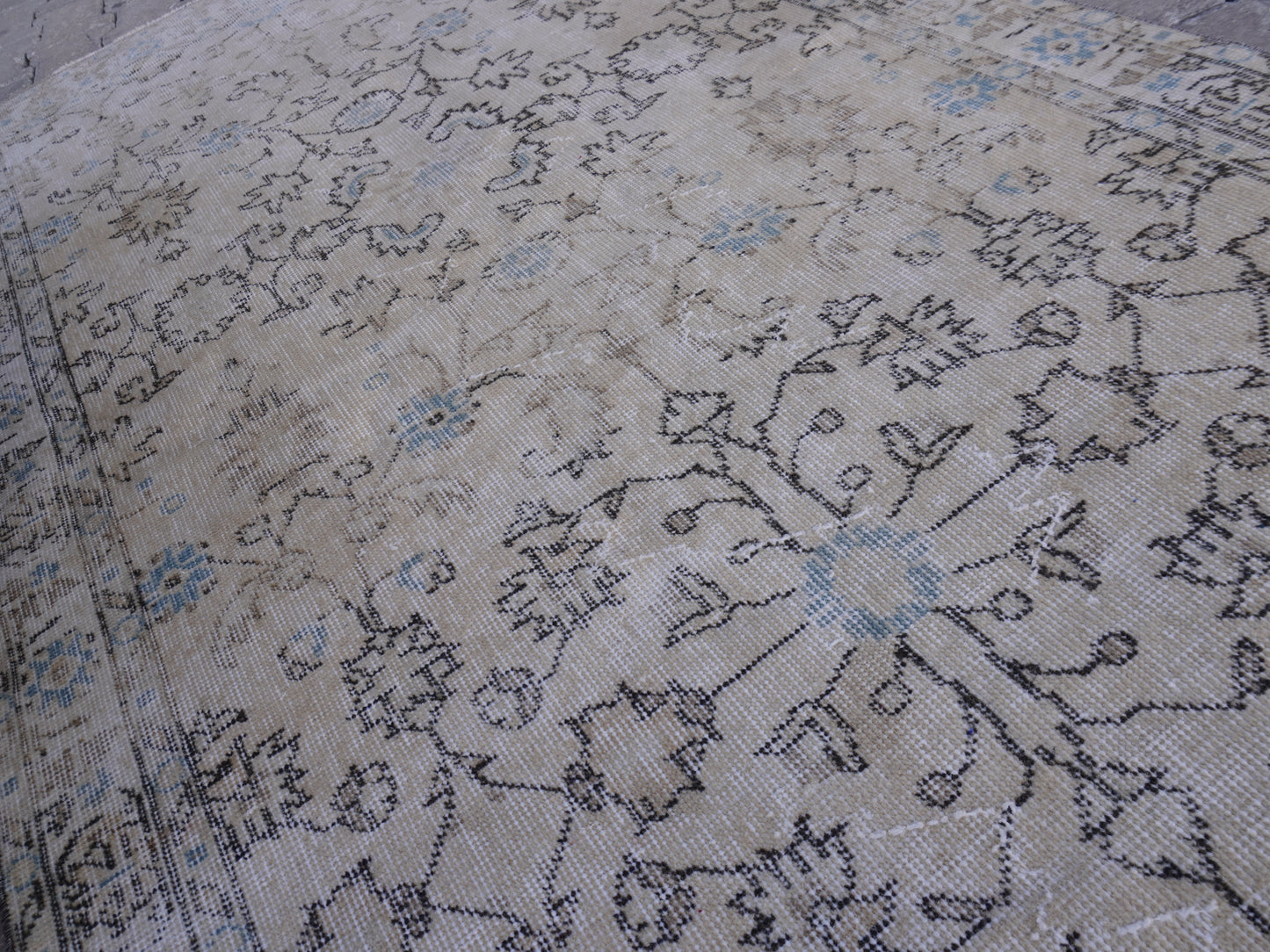 Neutral Small Rug 4x7 ft - sku 1151