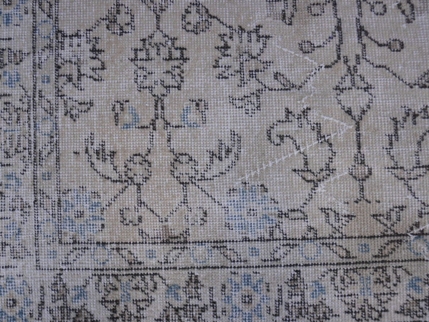 Neutral Small Rug 4x7 ft - sku 1151