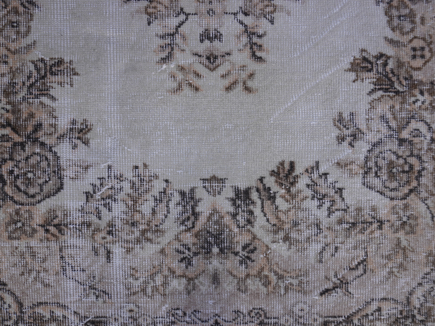 Neutral Small Rug 4x7 ft - sku 904