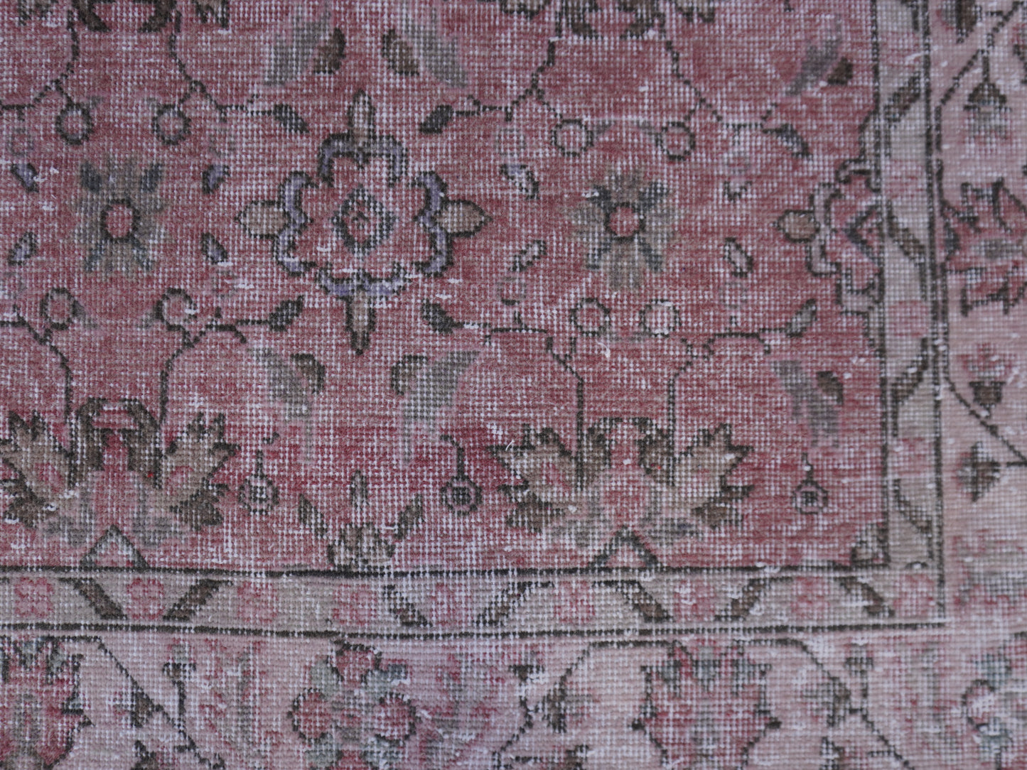 Neutral Small Rug 4x7 ft - sku 868