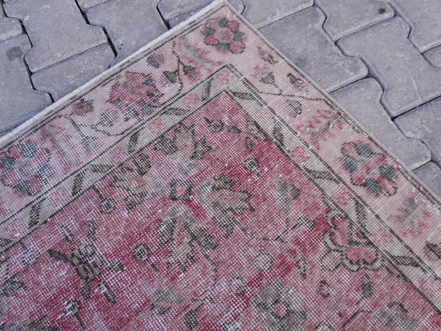 Neutral Small Rug 4x7 ft - sku 868