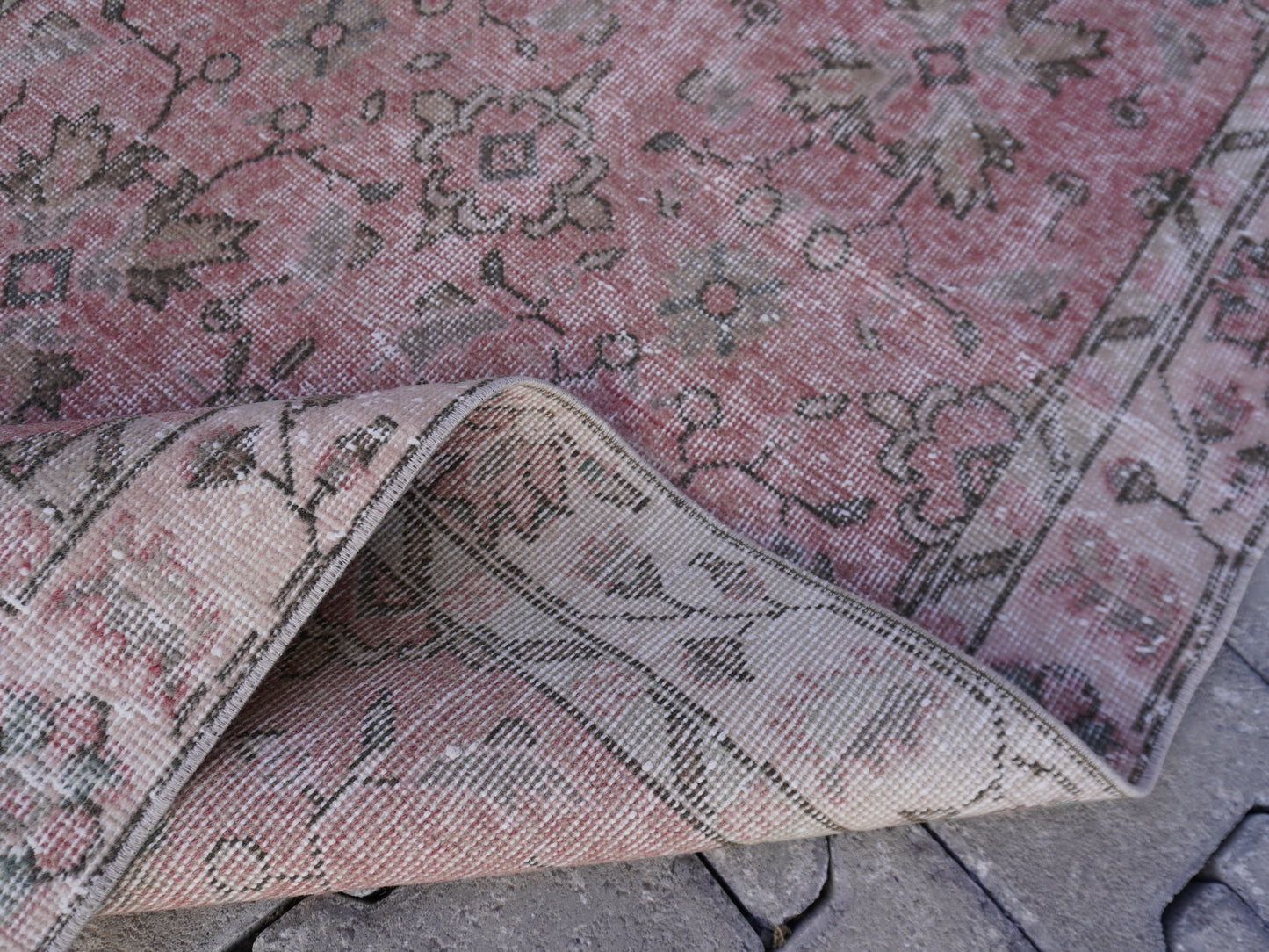 Neutral Small Rug 4x7 ft - sku 868