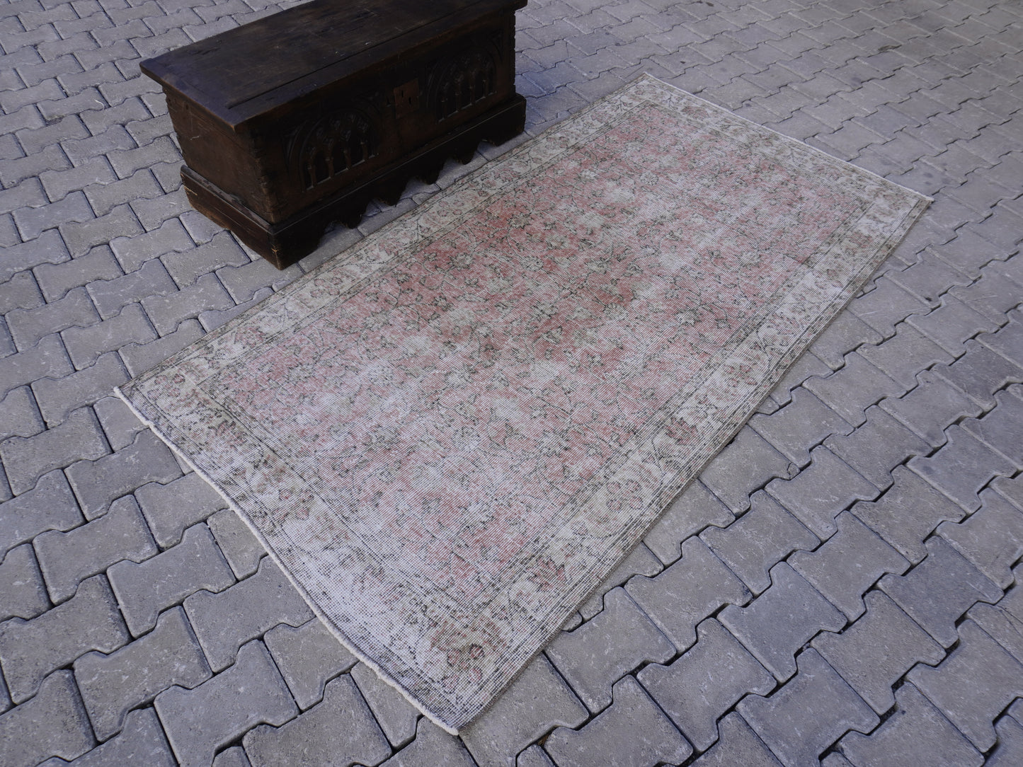 Neutral Small Rug 4x7 ft - sku 978