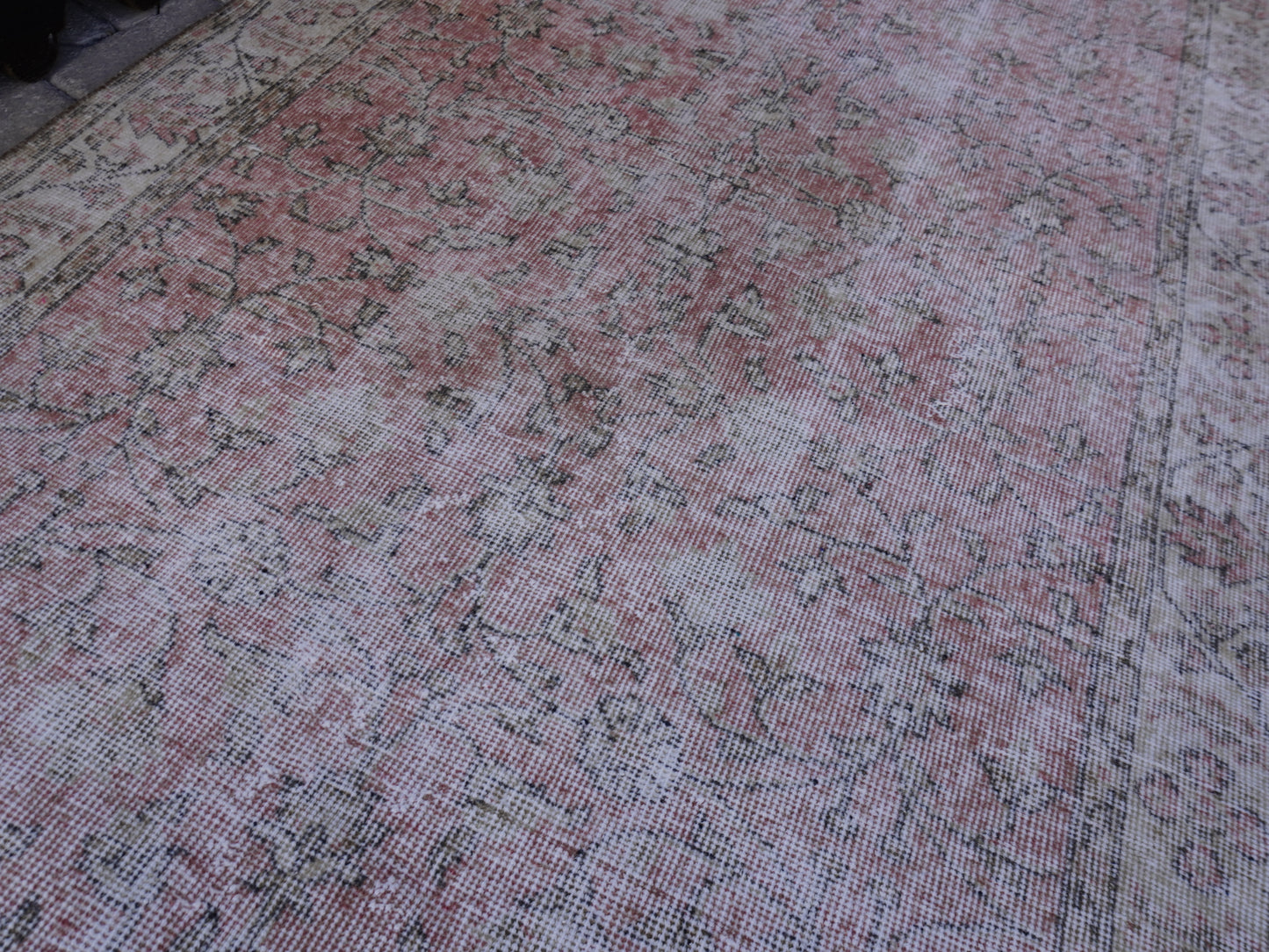 Neutral Small Rug 4x7 ft - sku 978