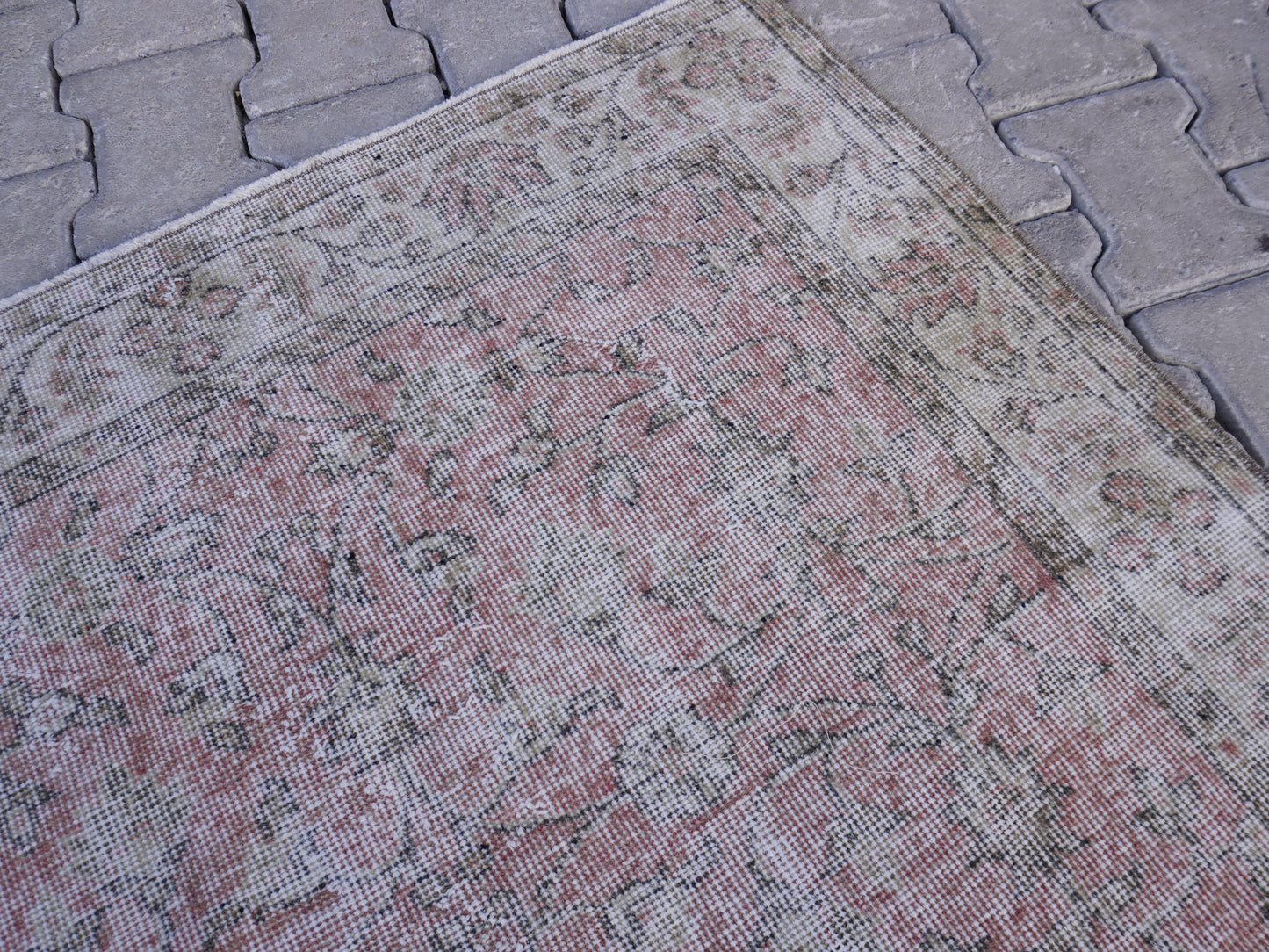 Neutral Small Rug 4x7 ft - sku 978